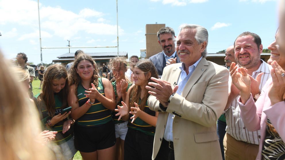 En Miramar, el Presidente anunció la construcción de una cancha de hockey.