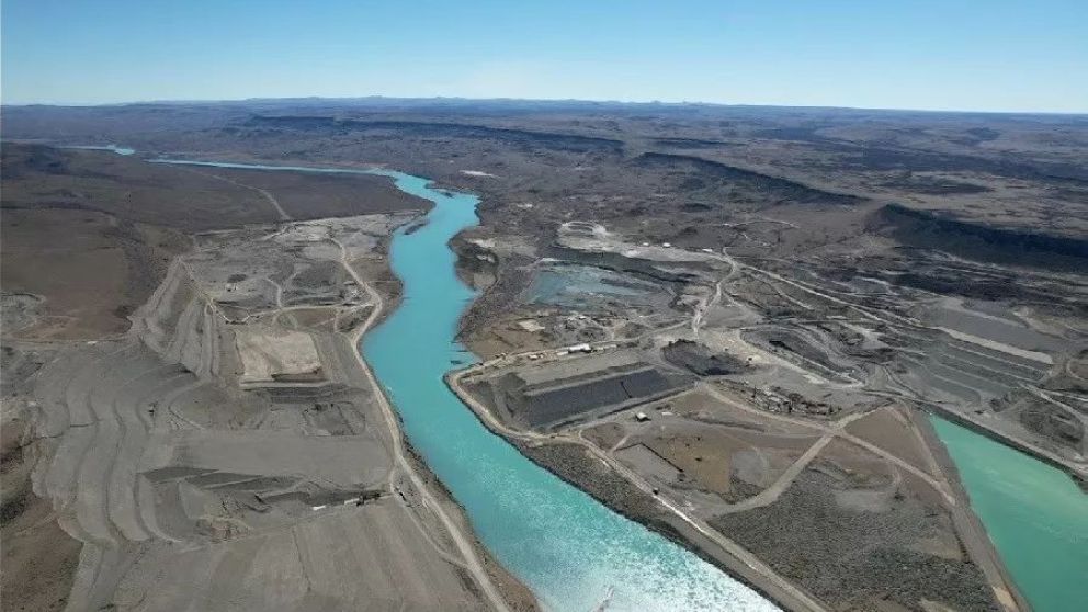 Se reanudaron los desembolsos de capitales chinos para la construcción de las
represas hidroeléctricas sobre el río Santa Cruz