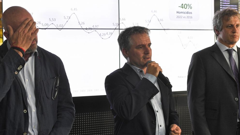 "Montan situaciones que no son reales, las editan queriendo instalar crisis institucionales", remarc� D'Alessandro