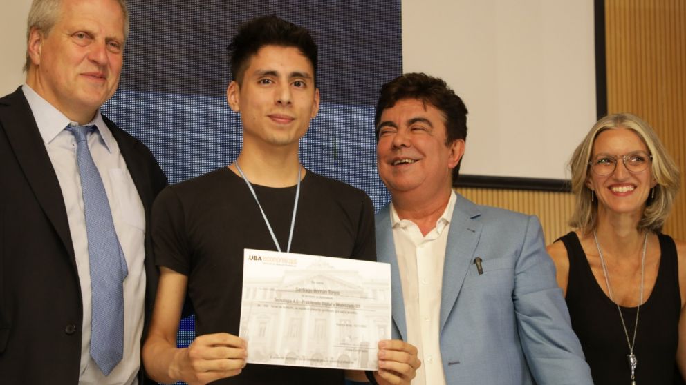 Fernando Espinoza y Jaime Perczyk entregaron diplomas del CUDI