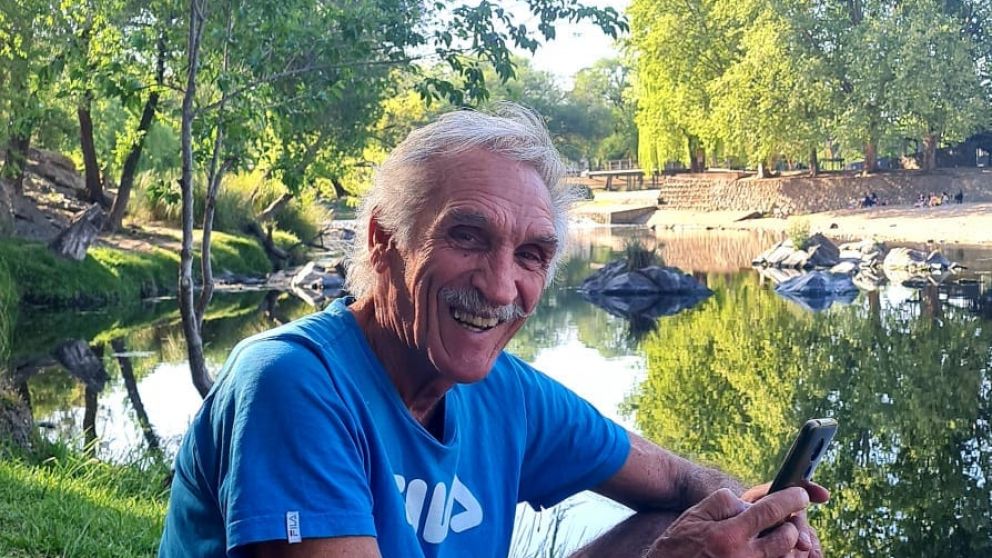 Luciano sube fotos pagando sus cuentas desde distintos lugares