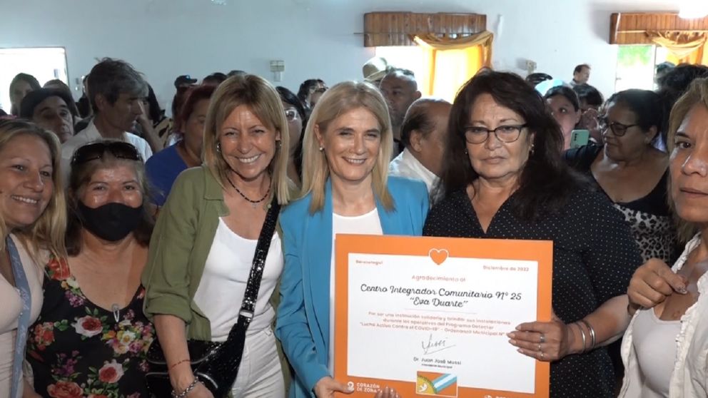 Magario visitó un centro de jubilados en Berazategui
