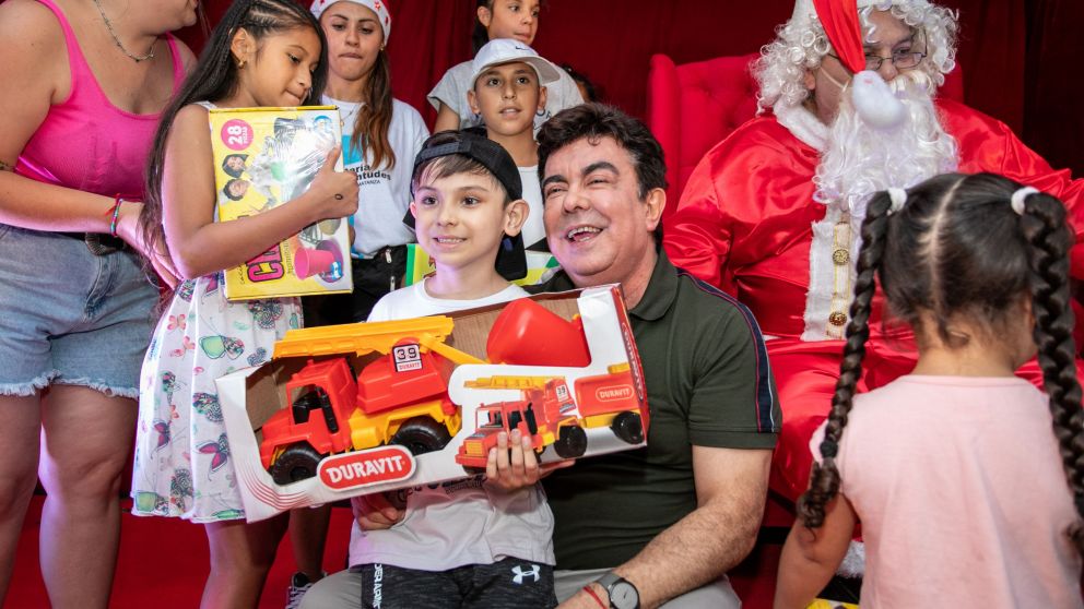 Fernando Espinoza: “En La Matanza más de 200 mil niñas y niños ya recibieron sus regalos de Navidad