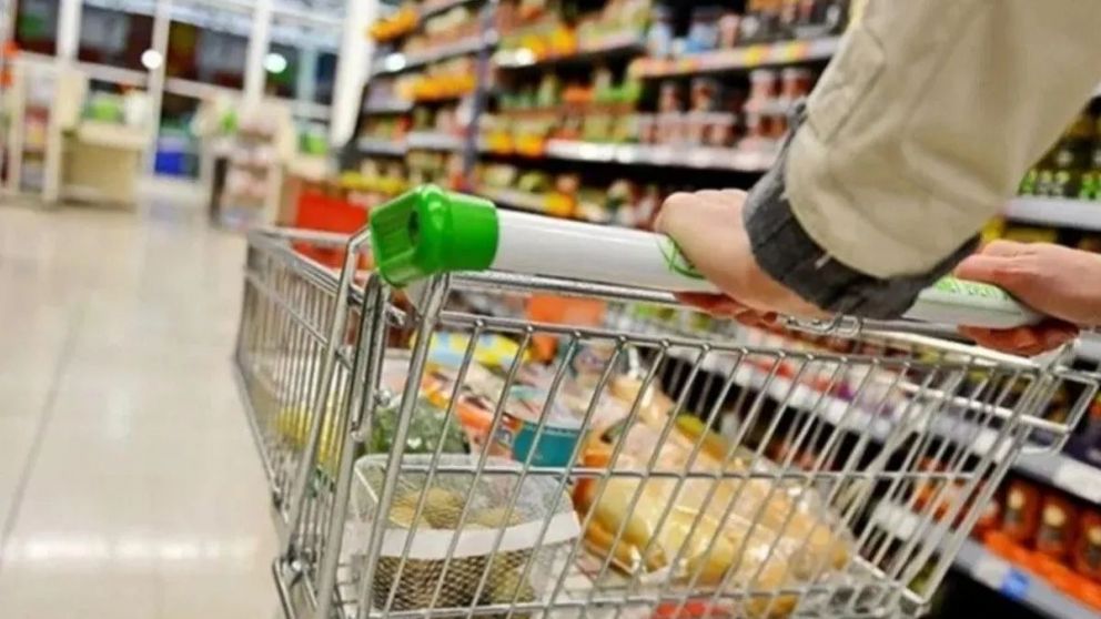 El consumo se estancó en agosto, con empleo en alza y menor salario
