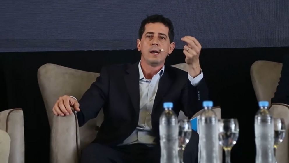 Wado de Pedro llamó a acordar una matriz productiva básica entre todos: "el futuro es con el campo, la industria y la ciencia".