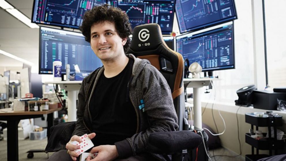 Arrestan en Bahamas al fundador de la fallida empresa de criptomonedas FTX