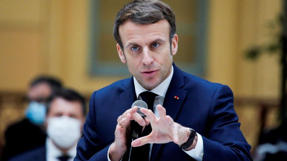 Macron tenía previsto presentar la reforma el miércoles