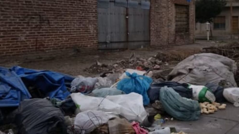 Vecinos de Tres de Febrero están alarmados por la acumulación de basura