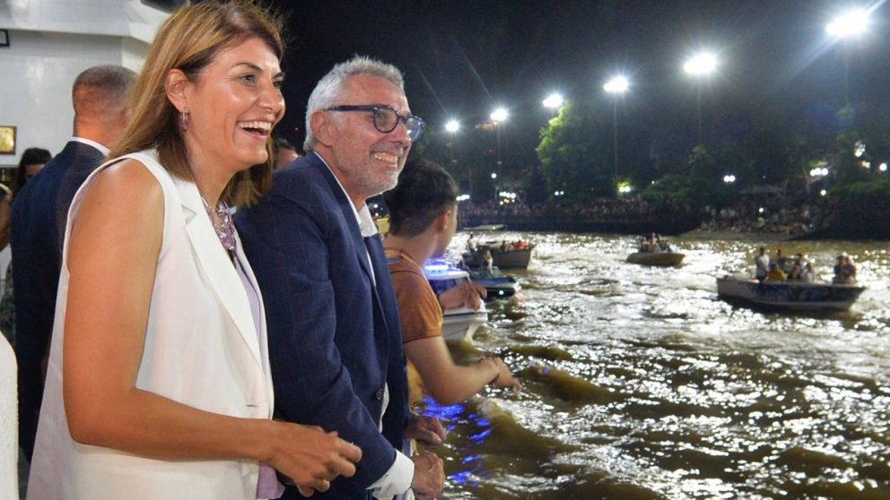 El intendente Julio Zamora, acompa�ado de la concejala Gisela Zamora.