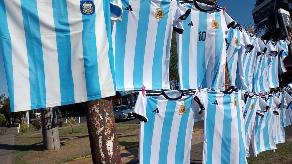 Los precios de las réplicas arrancan en los $1.800