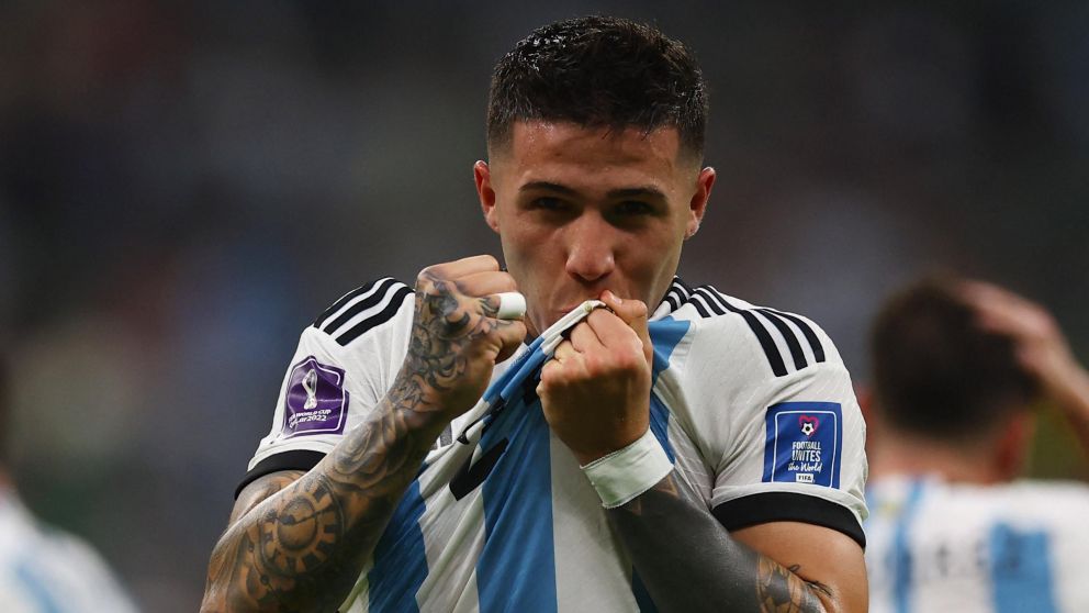La celebraci�n de Enzo Fern�ndez en el partido ante M�xico