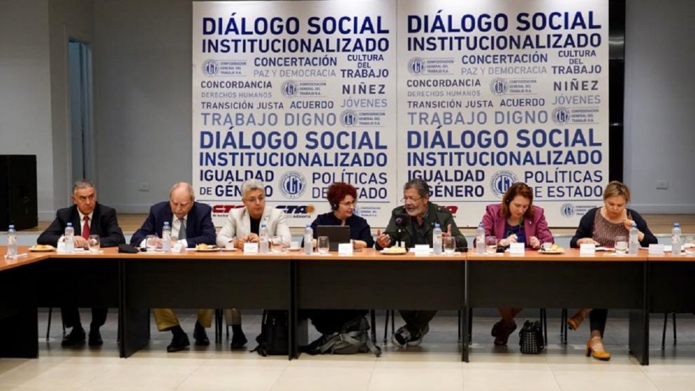 Foro internacional en la sede del gremio de la construcción