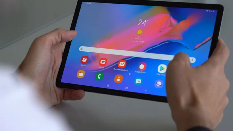 Jubilados acceden a dispositivos digitales gratuitos