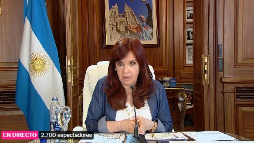 Cristina Kirchner apuntó al "lawfare" por su condena y dijo que no va a ser candidata en 2023