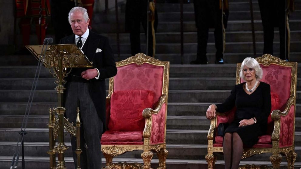 Es la segunda vez que un hombre es detenido por arrojarle huevos al rey Carlos III