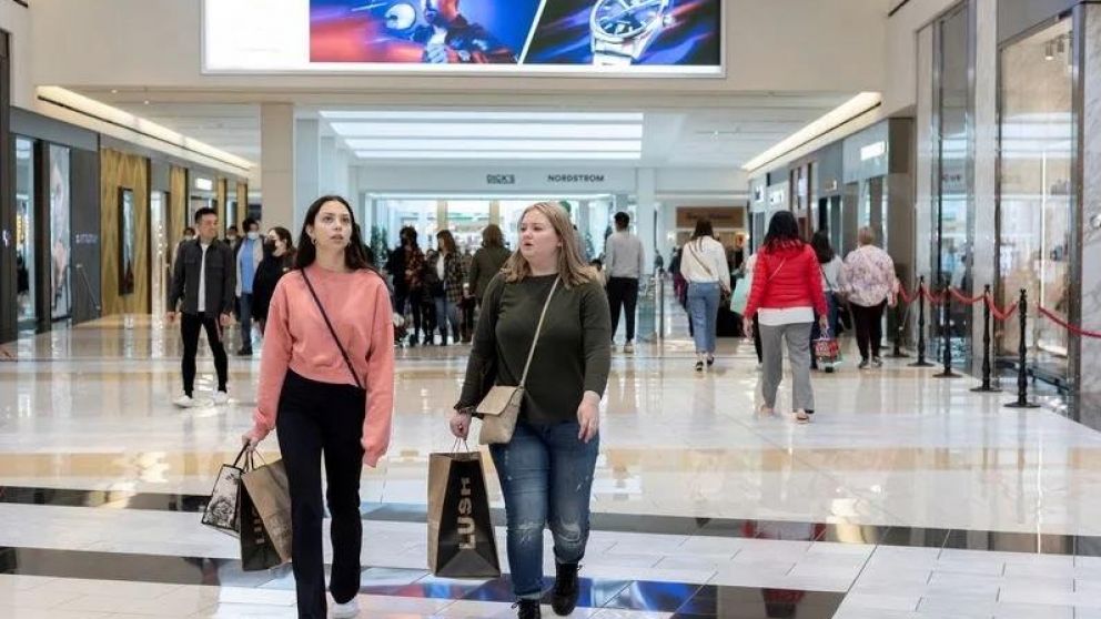 El gasto de los consumidores también aumentó con fuerza en octubre