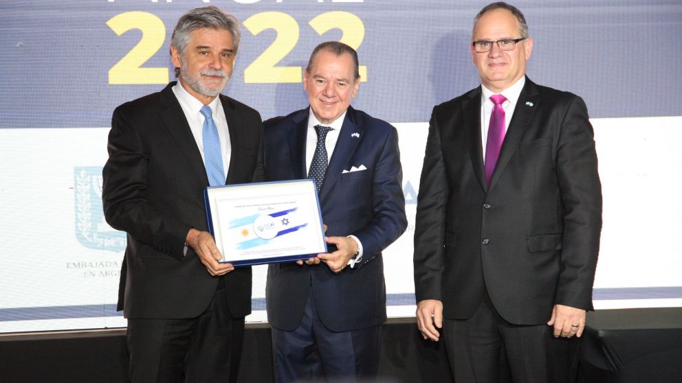 El ministro Daniel Filmus recibió un reconocimiento por su labor