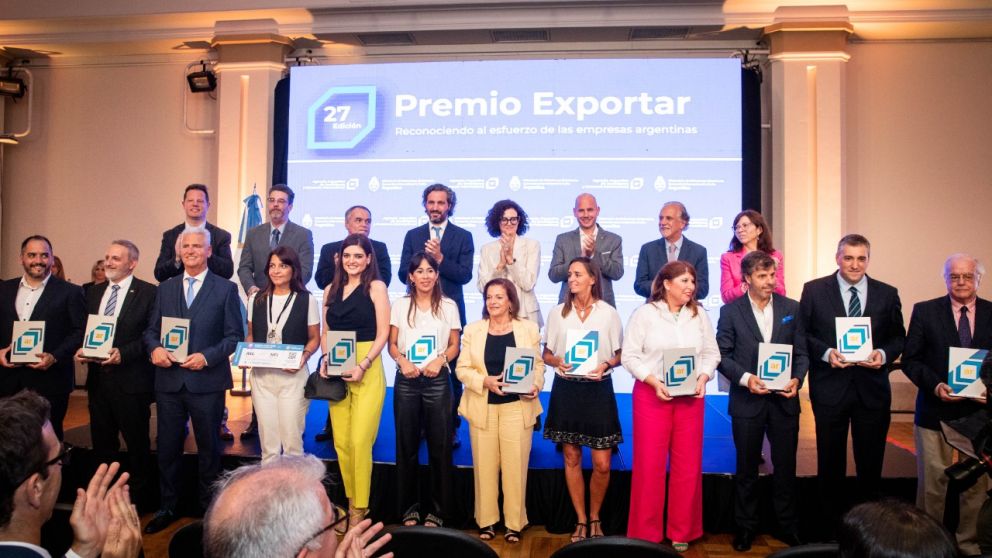 Cafiero entregó los 'Premios Exportar 2022' a 11 empresas: "Detrás del récord de exportaciones se continúa generando empleo de calidad"
