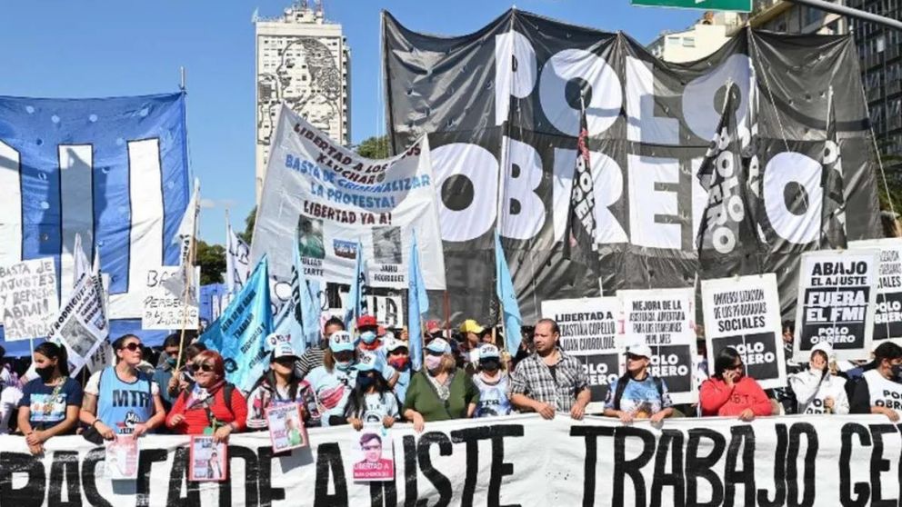 El ministro Zabaleta se encuentra reunido con referentes de la Unidad Piquetera en busca de destrabar el conflicto