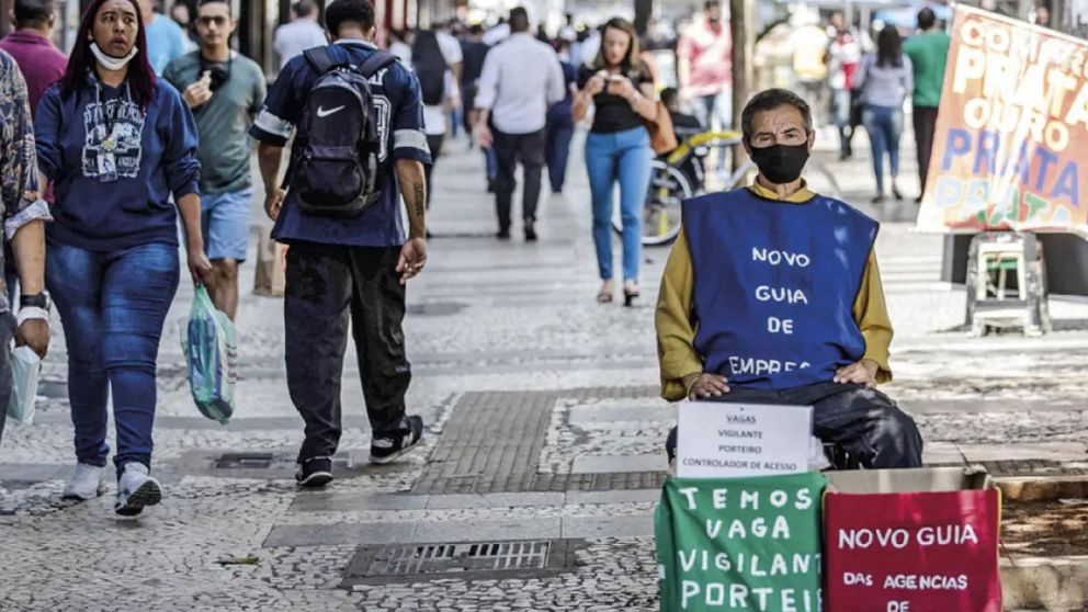 El número de empleados llegó al récord de 99,7 millones en el trimestre concluido en octubre