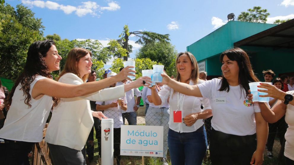 AySA junto a Coca-Cola Argentina y la ONG Sumando lograron conectar a 5000 habitantes del barrio las Tunas, Tigre, a la red de agua potable