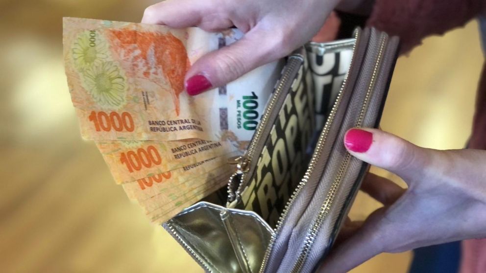 ¿Cuánto cobro por la AUH en junio 2026?