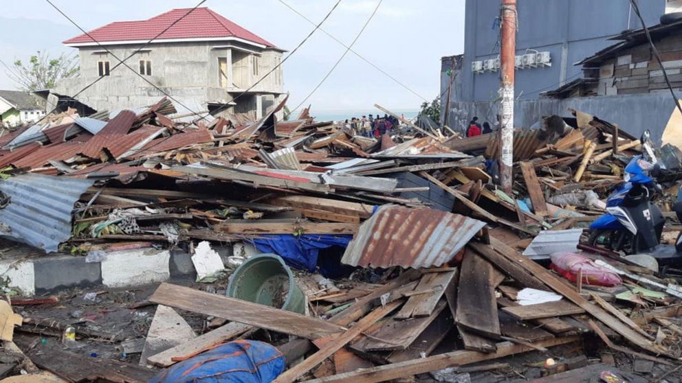 Numerosas casas resultaron dañadas debido al terremoto en Indonesia