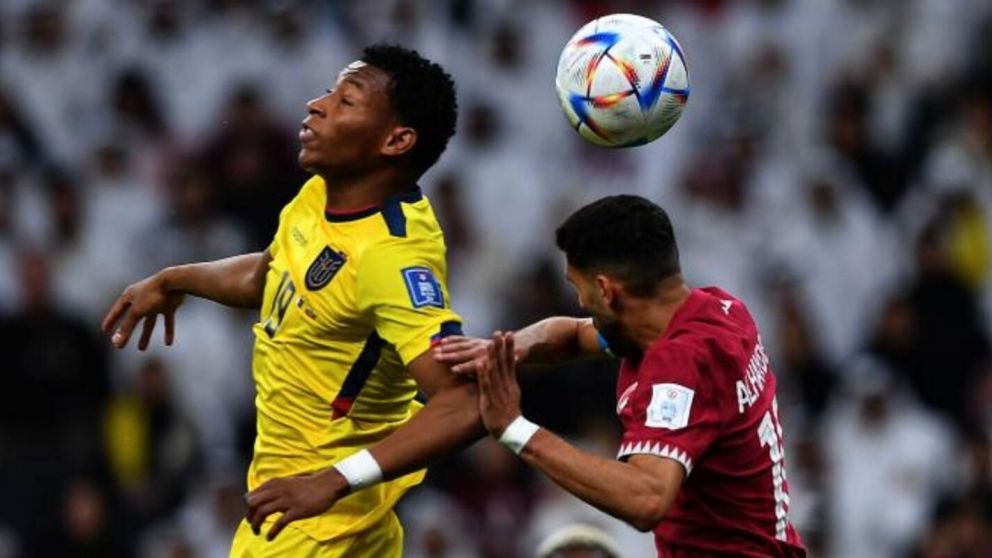 Qatar se convirtió en el primer país anfitrión de un Mundial en perder en su debut