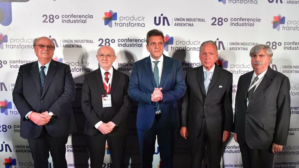 Sergio Massa sienta a la UIA en la mesa de discusión por los reclamos de importaciones