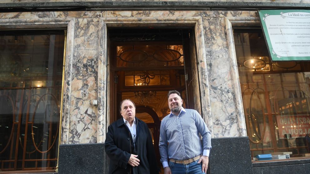 El arquitecto Alejandro Pereiro y Francisco Bustuoabad, el gerente general de La Ideal preparan la reapertura.