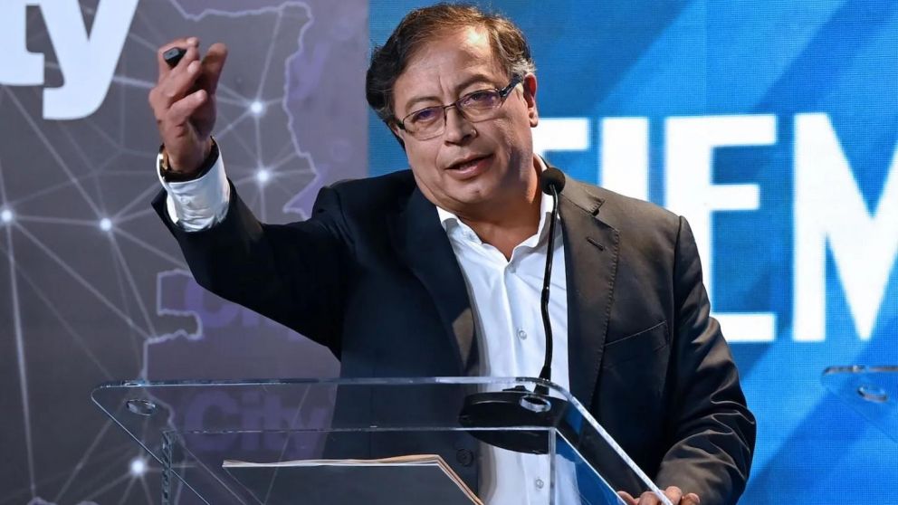 La aprobaci�n de Petro subi� 3,7 puntos porcentuales en relaci�n a octubre.