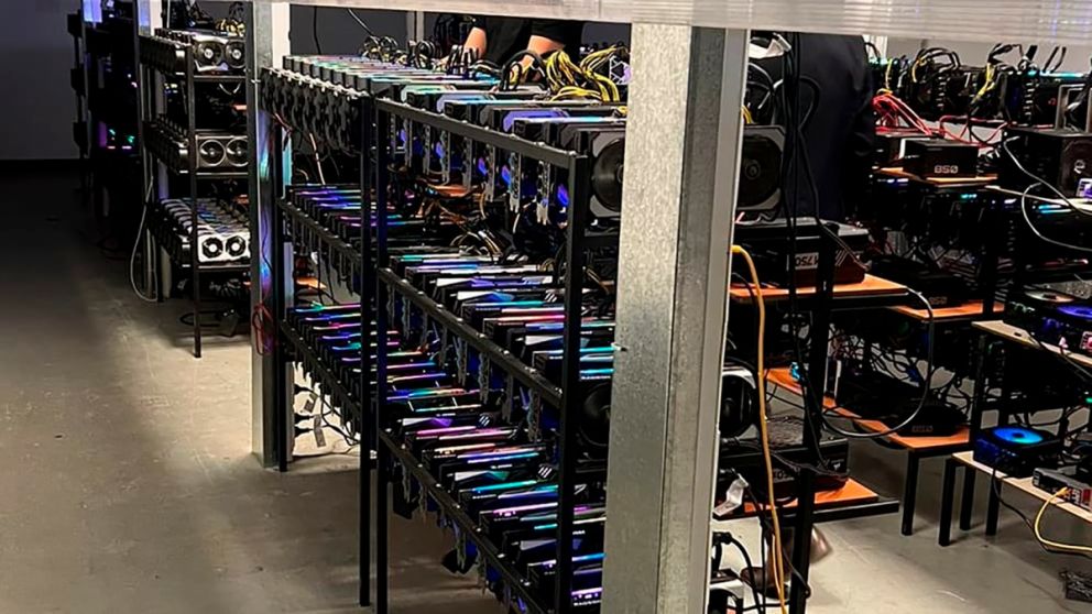 Edelap desmanteló una conexión clandestina donde funcionaría una granja de criptomonedas que robaba la energía equivalente al consumo de 200 casas