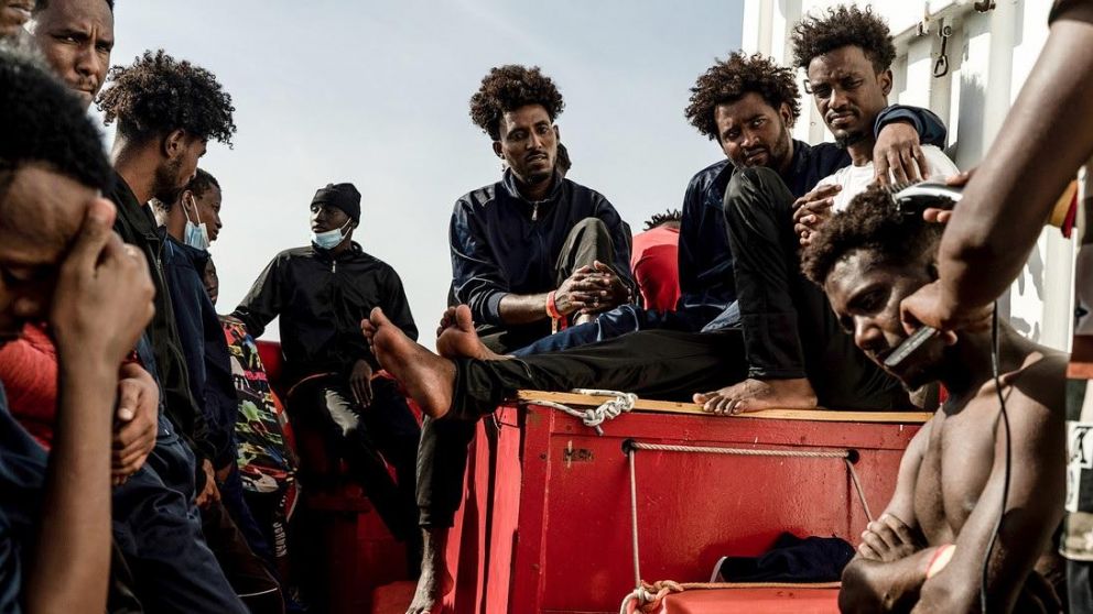 El Ocean Viking transportaba a 230 migrantes rescatados hace tres semanas en el Mediterráneo
