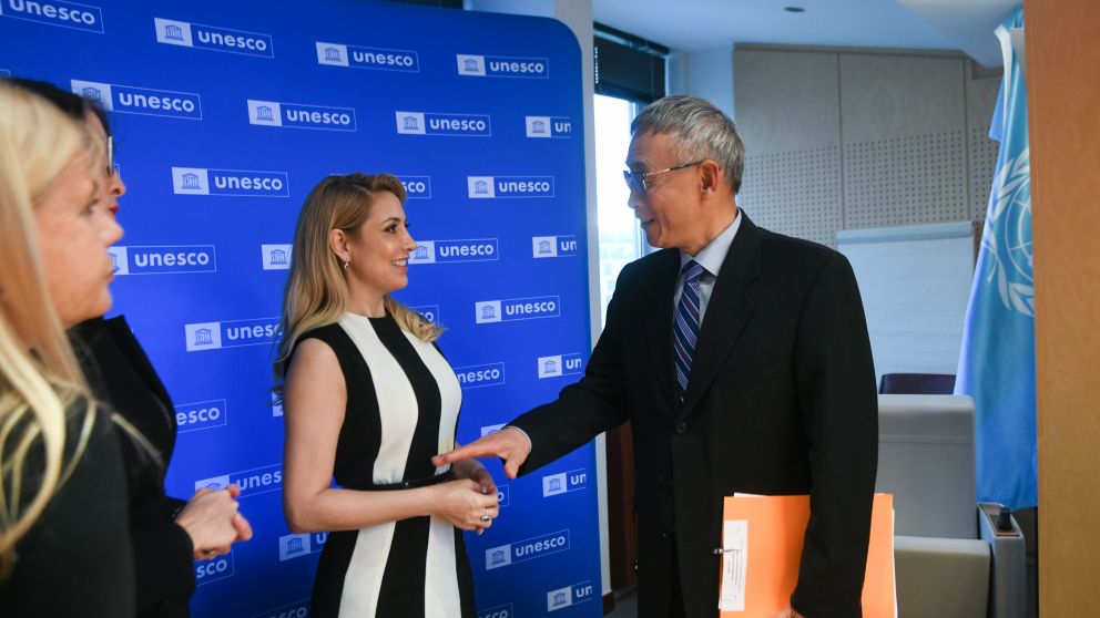 Fabiola Yáñez se reunió con la Unesco para coordinar y fortalecer acciones globales contra el bullying