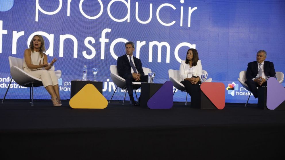 Gobernadores disertaron ante industriales