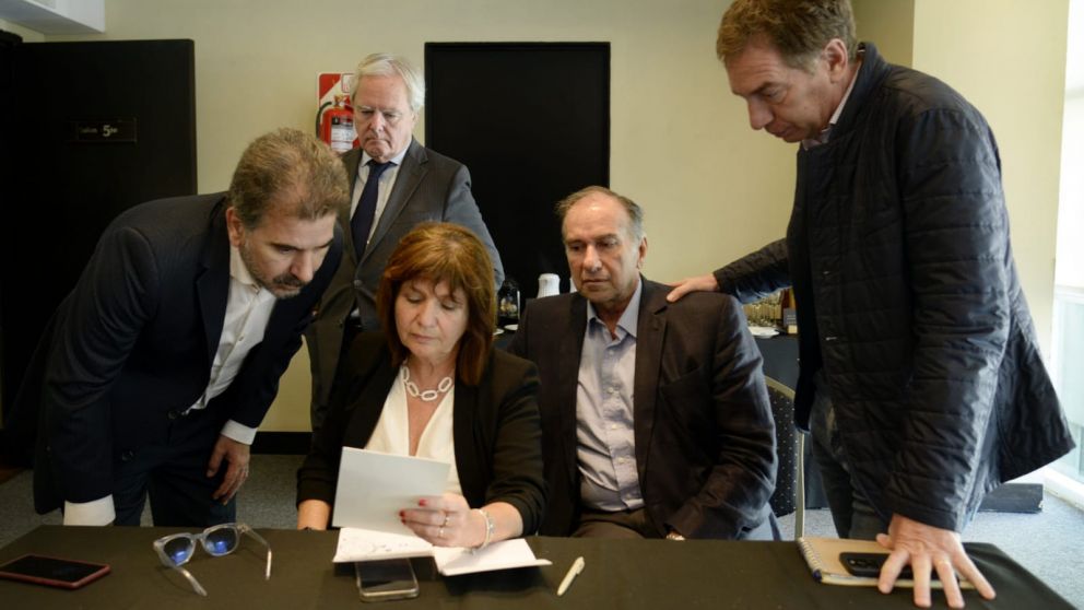 Sin precisiones, anunciaro un mecanismo para evitar cruces frontales