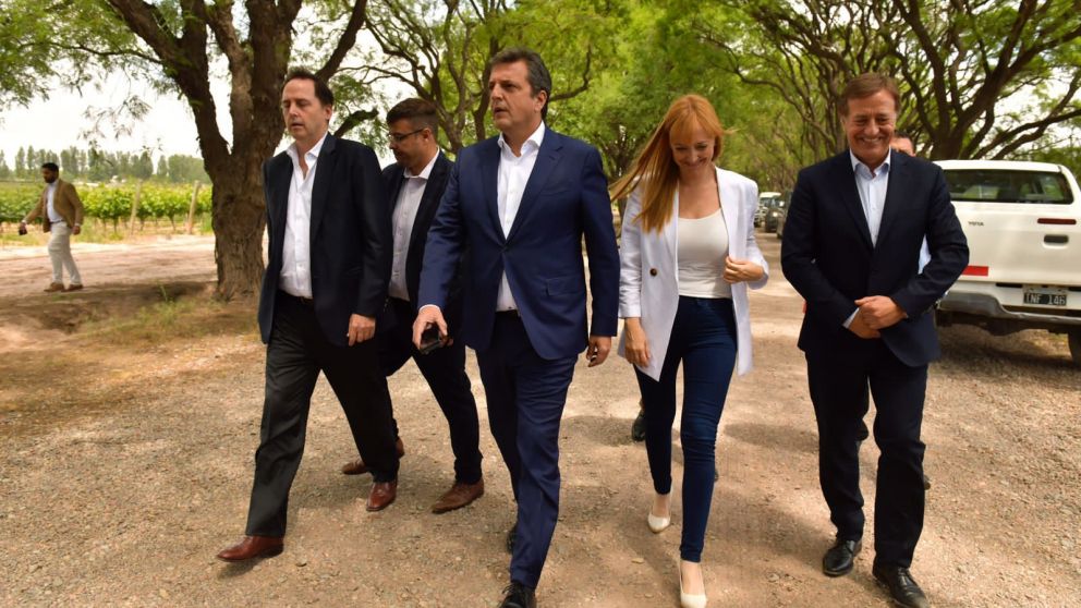 Sergio Massa en Mendoza junto a la senadora Anabel Fernández Sagasti y el gobernador Rodolfo Suárez