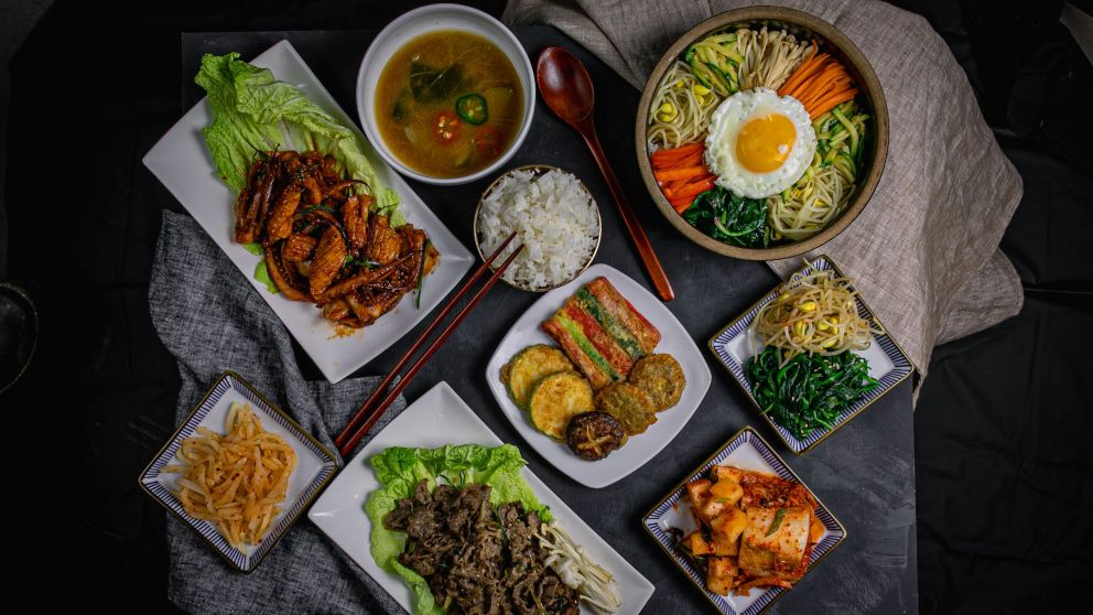 Hay clásicos como bibimbap, kimchi y toppoki, los ñoquis coreanos