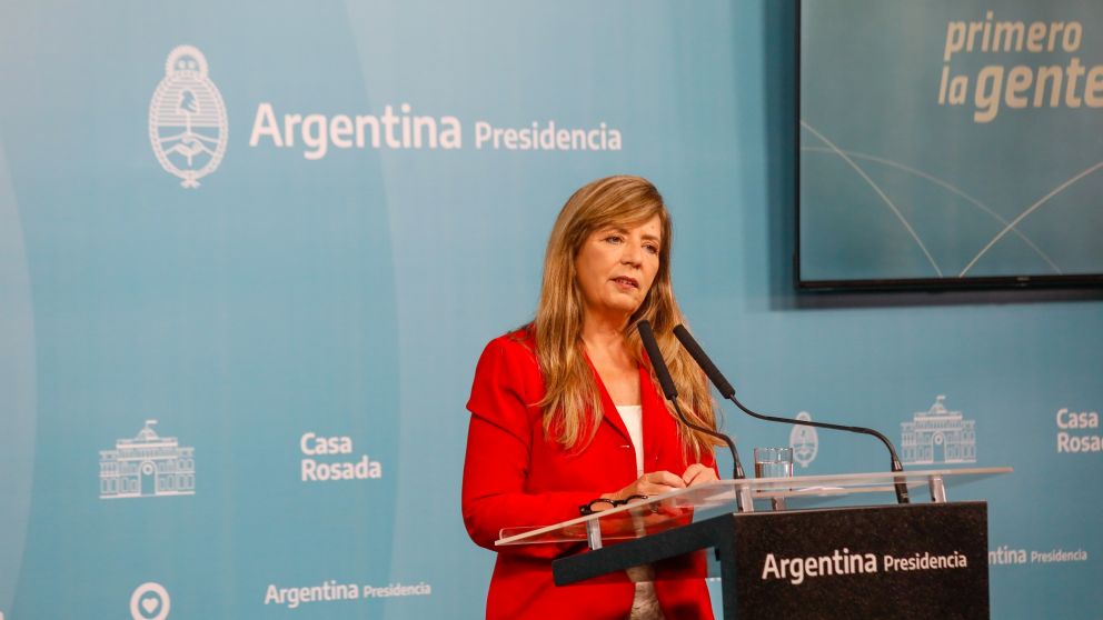 Gabriela Cerruti en conferencia de prensa