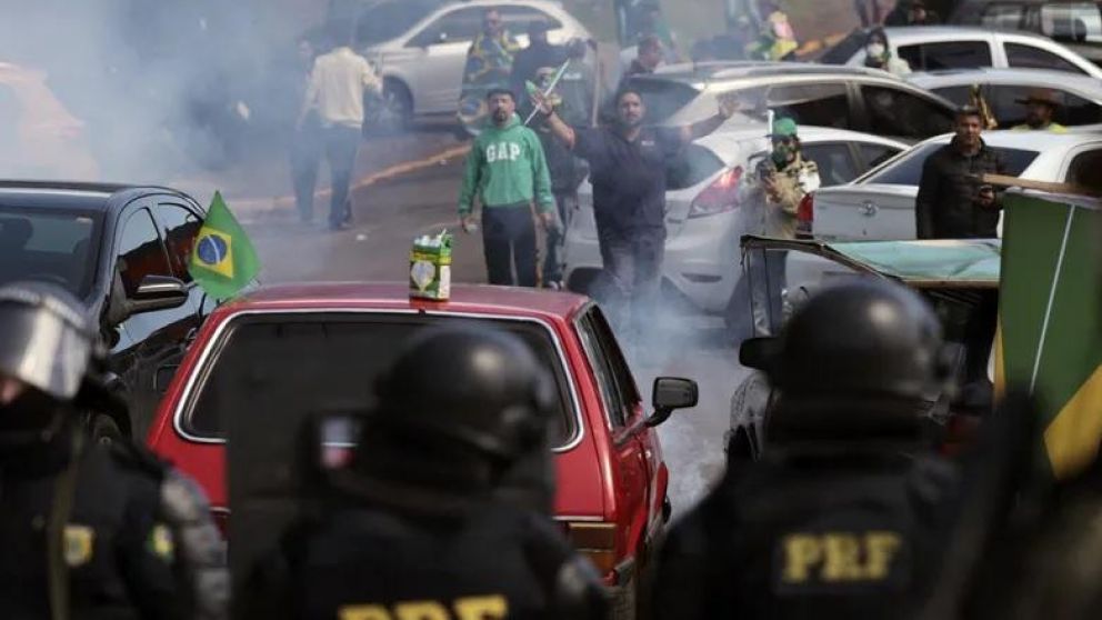 El presidente del Supremo Tribunal Electoral ordenó a la policía que libere los cortes de rutas