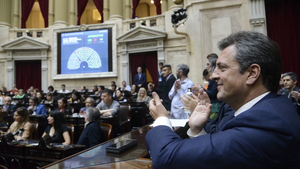 El ministro Sergio Massa fue al Congreso al momento de la votación