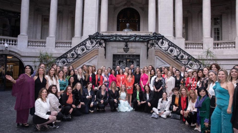 Mujeres l�deres, con compromiso por el crecimiento y la igualdad