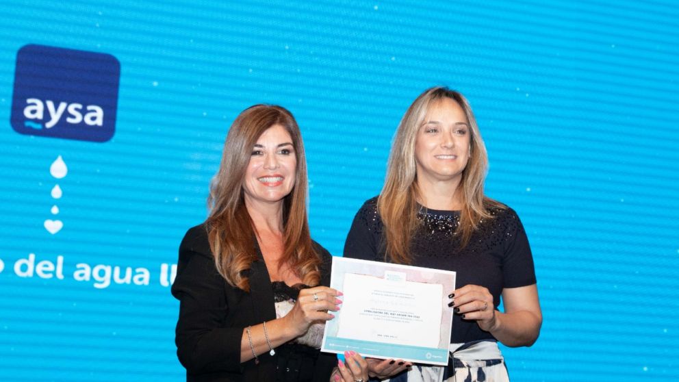 La presidenta de WEF Argentina, Lina Anllo, con la directora de Aysa, Malena Galmarini