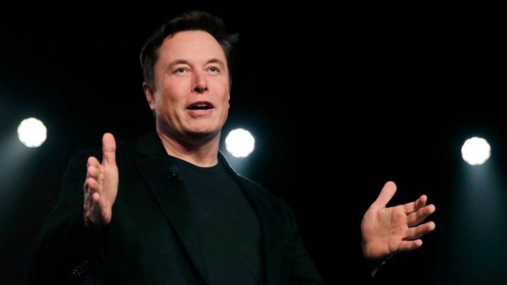 Luego de oficializarse la compra millonaria, Elon Musk tomó una decisión radical