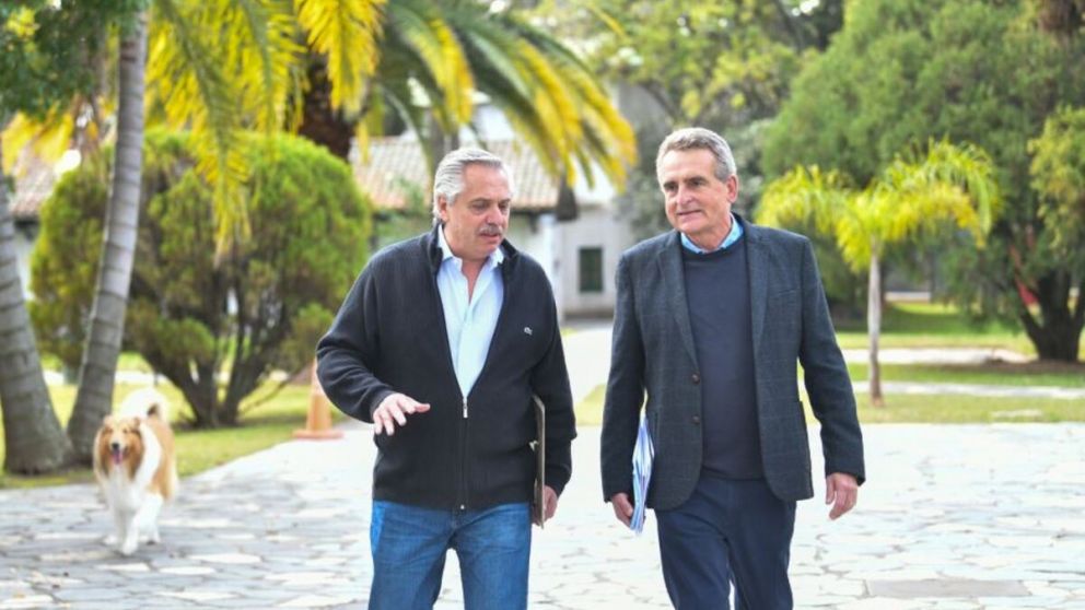 Agustín Rossi:"Es extraño que se le hagan internas al Presidente, pero extraño es todo en nuestra coalición"