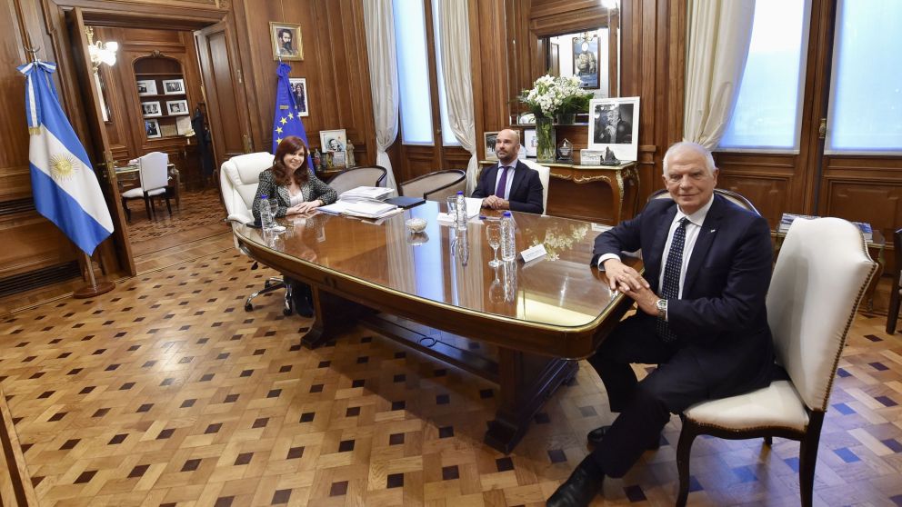 Cristina Kirchner habló con Borrell sobre "la realidad que atraviesan Europa y América Latina"