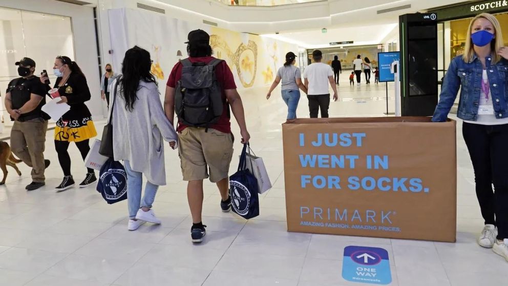 Las presiones inflacionarias seguirán suponiendo fuertes vientos en contra de la confianza y el gasto de los consumidores