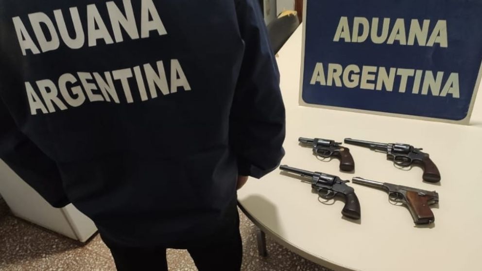 La Aduana desarmó a un hombre que portaba un arsenal cerca de la frontera con Bolivia