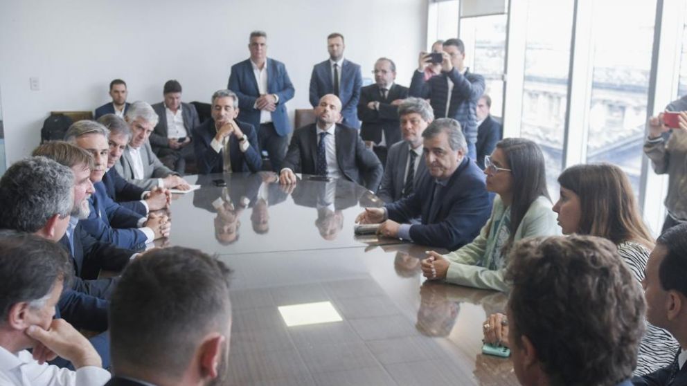 La oposición presiona al Gobierno para subir los subsidios al transporte este año y el próximo