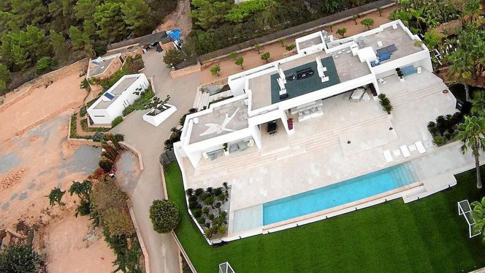 Piscina de 92 metros y una zona de juegos, las características mas deslumbrantes de la propiedad de Messi